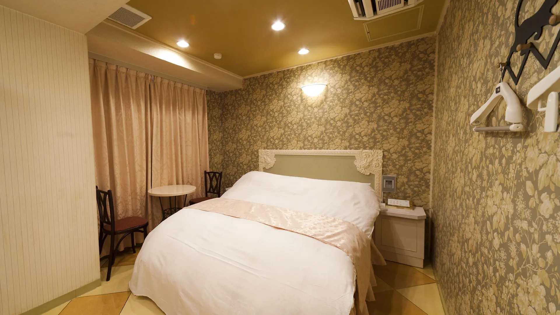 ファインアロマ 道頓堀【大人専用】 大阪市 3*,